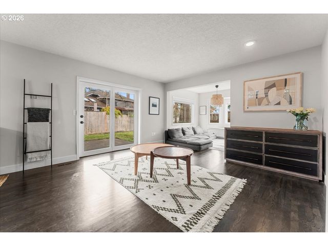 1906 SUNRAY Ct, West Linn, OR 97068