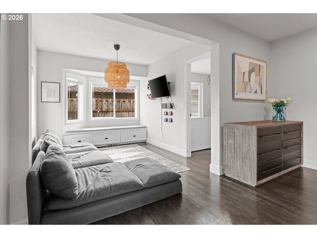 1906 SUNRAY Ct, West Linn, OR 97068