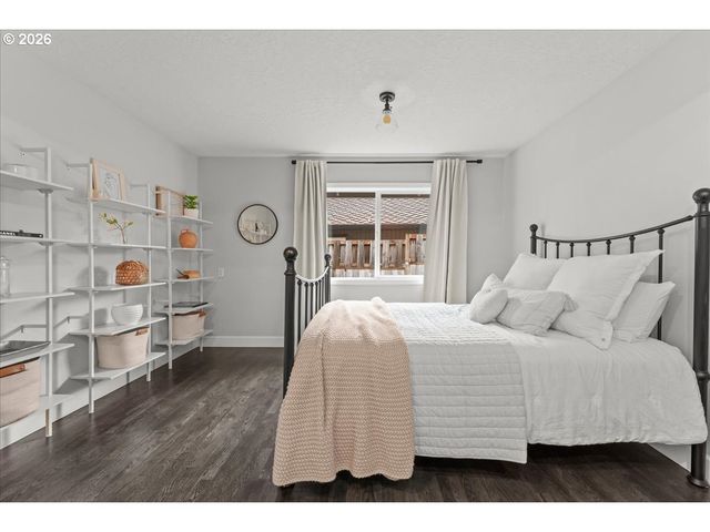 1906 SUNRAY Ct, West Linn, OR 97068