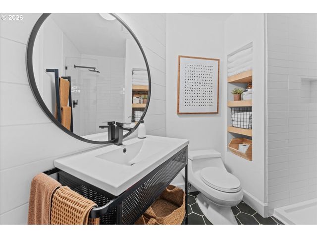 1906 SUNRAY Ct, West Linn, OR 97068