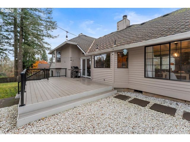 1906 SUNRAY Ct, West Linn, OR 97068