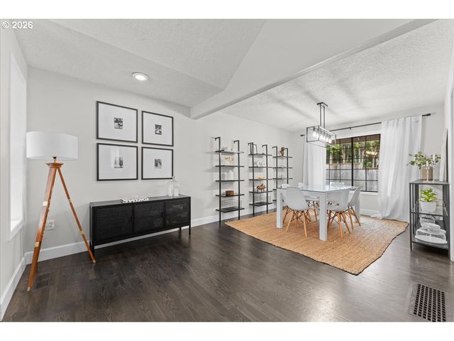 1906 SUNRAY Ct, West Linn, OR 97068