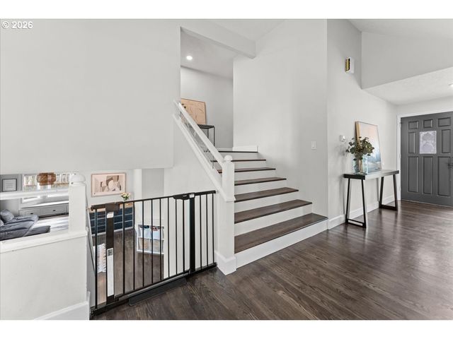 1906 SUNRAY Ct, West Linn, OR 97068