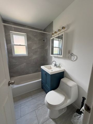 42 Lionel Ave C, Waltham, MA 02452