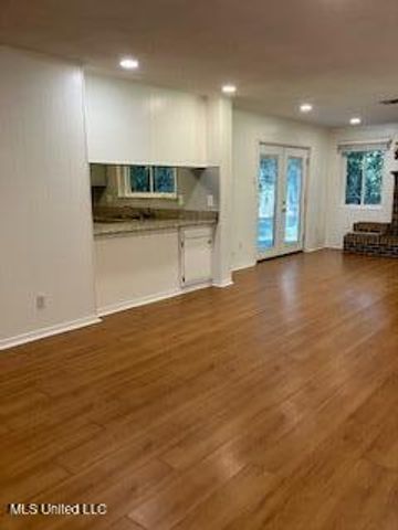 1109 Le Badine Court, Ocean Springs, MS 39564