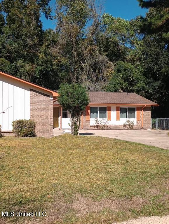 1109 Le Badine Court, Ocean Springs, MS 39564