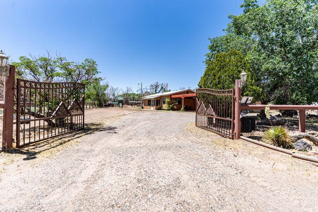 604 ORTEGA Road NW, Los Ranchos, NM 87114