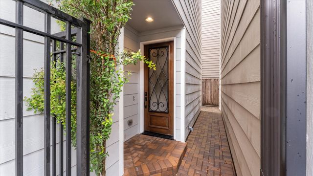 922 W 20th Street A, Houston, TX 77008