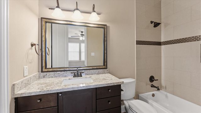 922 W 20th Street A, Houston, TX 77008