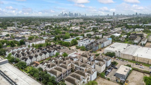 922 W 20th Street A, Houston, TX 77008