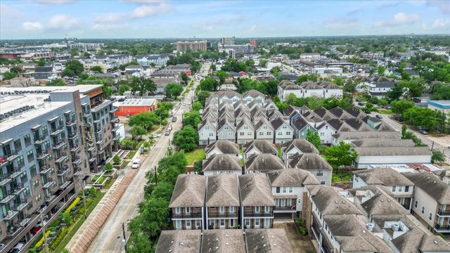 922 W 20th Street A, Houston, TX 77008