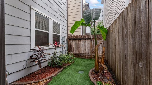 922 W 20th Street A, Houston, TX 77008