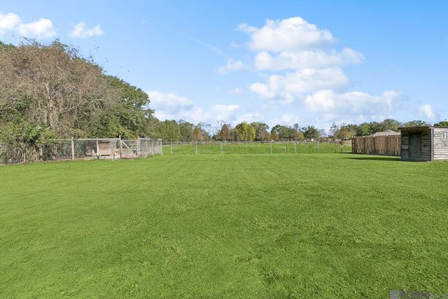 48070 Rogers A Rd, St Amant, LA 70774