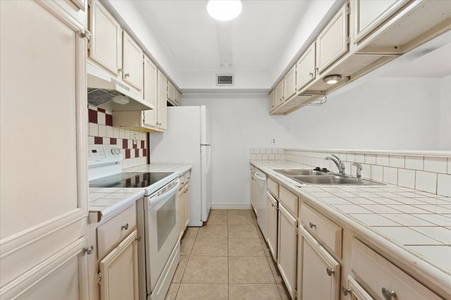 16301 Ledgemont Lane 109, Addison, TX 75001