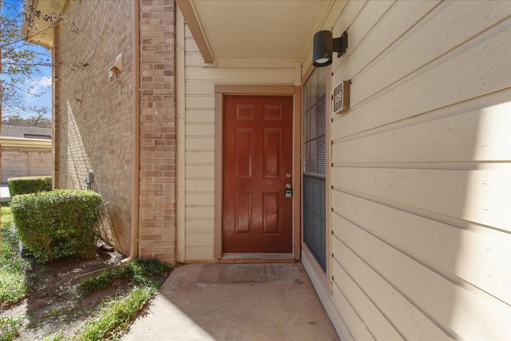 16301 Ledgemont Lane 109, Addison, TX 75001