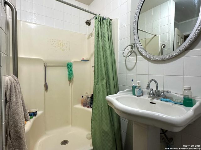 4842 LORD RD, San Antonio, TX 78220