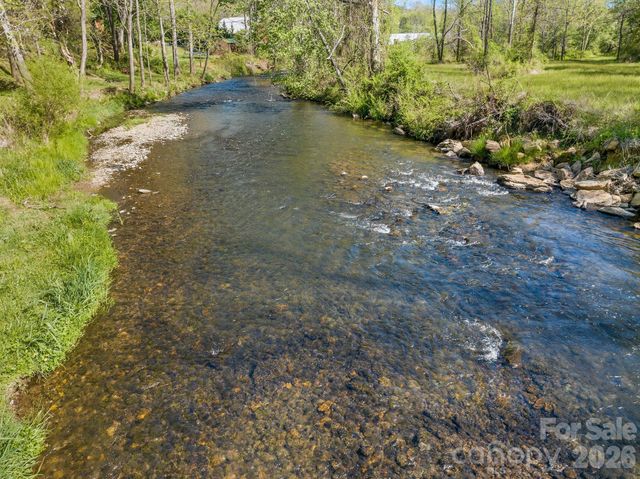1182 Crabtree Road, Waynesville, NC 28785