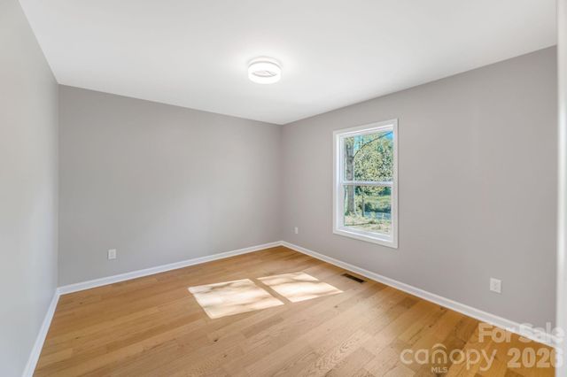 1182 Crabtree Road, Waynesville, NC 28785