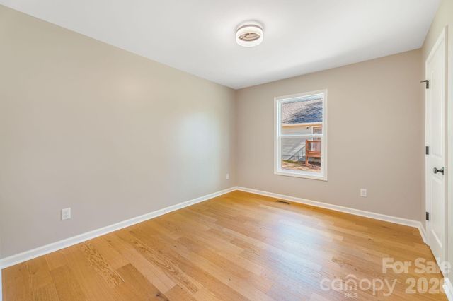 1182 Crabtree Road, Waynesville, NC 28785