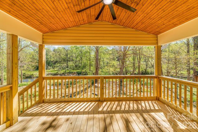 1182 Crabtree Road, Waynesville, NC 28785