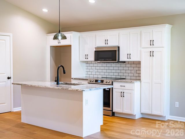 1182 Crabtree Road, Waynesville, NC 28785