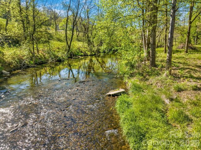 1182 Crabtree Road, Waynesville, NC 28785