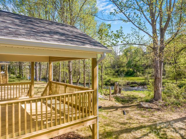 1182 Crabtree Road, Waynesville, NC 28785