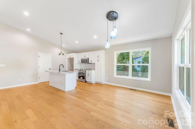 1182 Crabtree Road, Waynesville, NC 28785