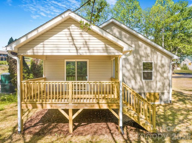 1182 Crabtree Road, Waynesville, NC 28785