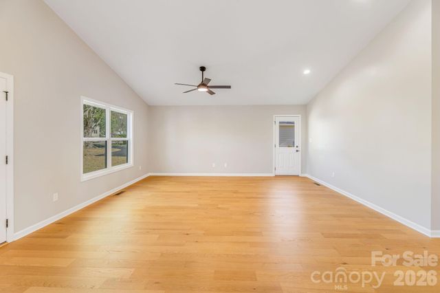 1182 Crabtree Road, Waynesville, NC 28785