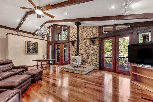 815 Quail Court, Mccloud, CA 96057