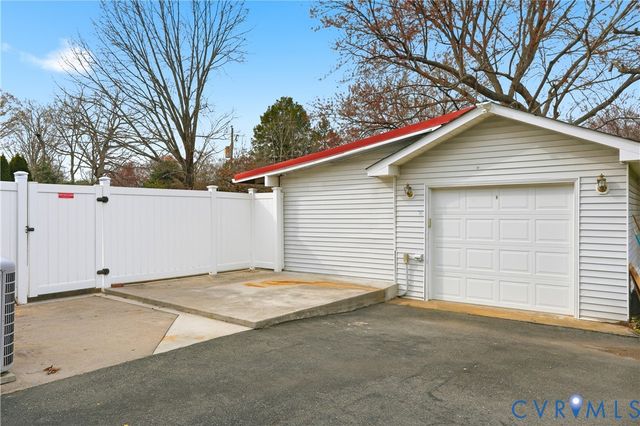 7258 Bellspring Dr, Mechanicsville, VA 23111