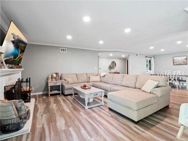 896 Moffatt Circle, Simi Valley, CA 93065