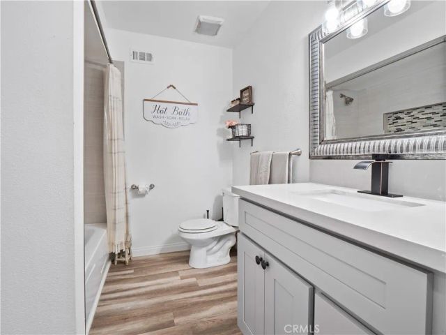 896 Moffatt Circle, Simi Valley, CA 93065