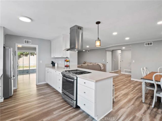 896 Moffatt Circle, Simi Valley, CA 93065