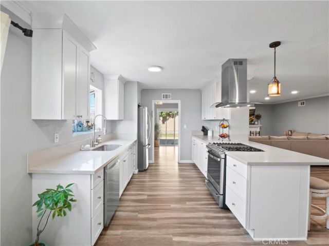 896 Moffatt Circle, Simi Valley, CA 93065