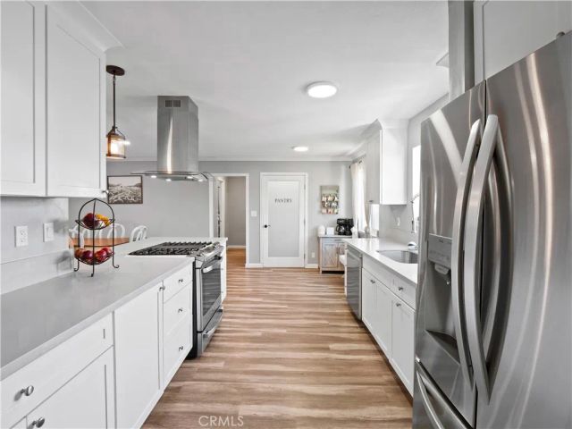 896 Moffatt Circle, Simi Valley, CA 93065