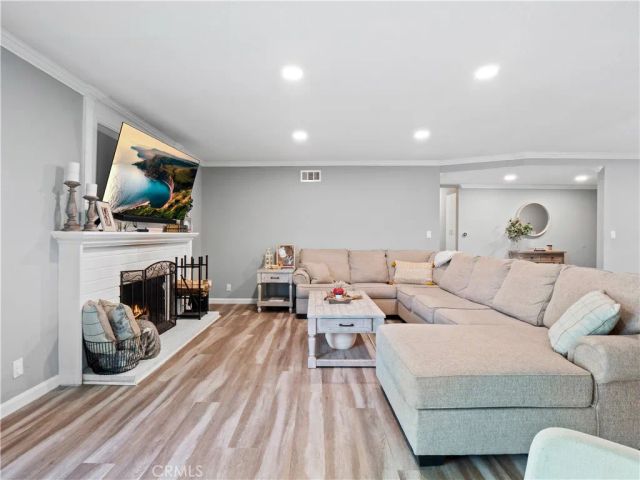 896 Moffatt Circle, Simi Valley, CA 93065