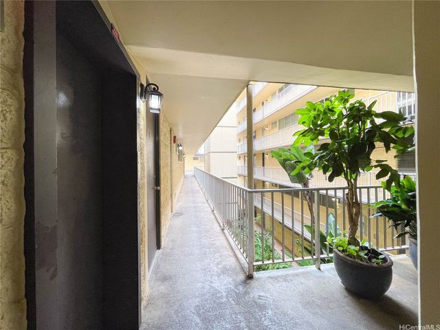95-2052 Waikalani Place B404, Mililani, HI 96789