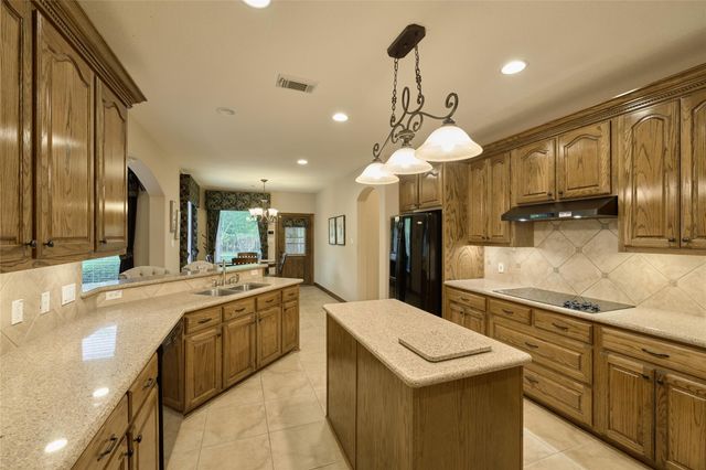 26205 Crown Ranch Boulevard, Montgomery, TX 77316