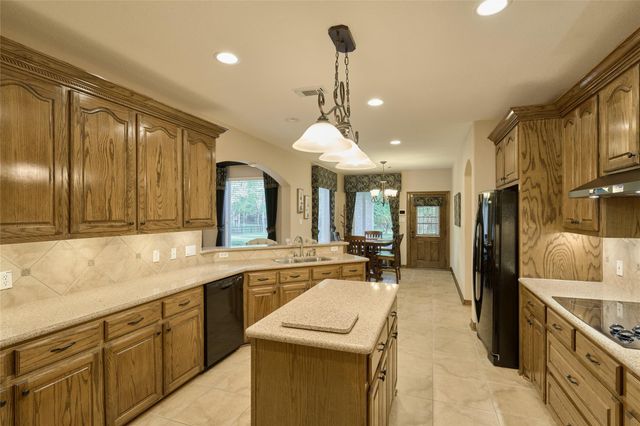 26205 Crown Ranch Boulevard, Montgomery, TX 77316