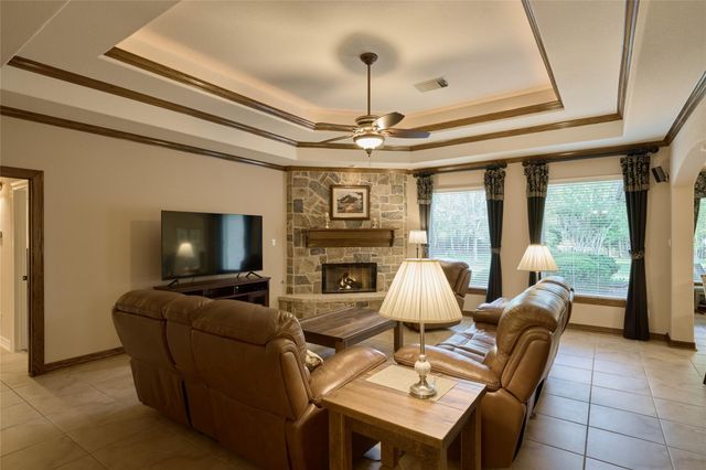 26205 Crown Ranch Boulevard, Montgomery, TX 77316