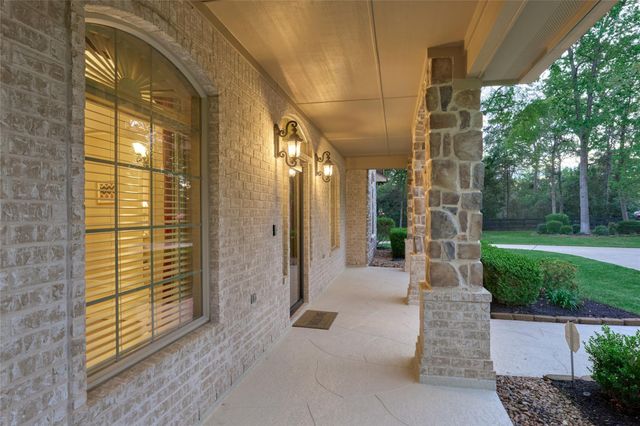 26205 Crown Ranch Boulevard, Montgomery, TX 77316