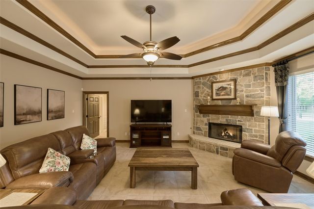 26205 Crown Ranch Boulevard, Montgomery, TX 77316