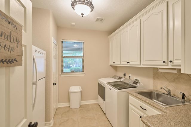 26205 Crown Ranch Boulevard, Montgomery, TX 77316