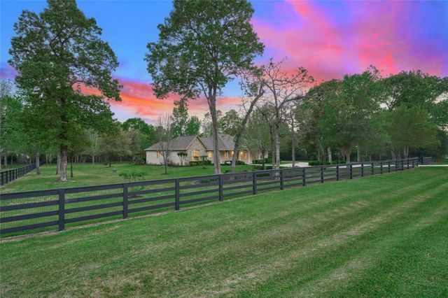 26205 Crown Ranch Boulevard, Montgomery, TX 77316