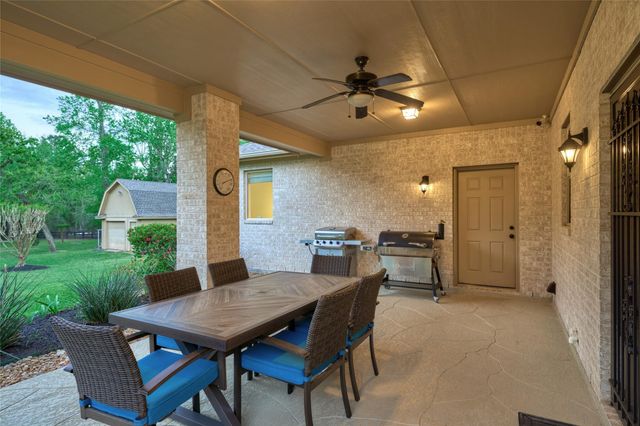 26205 Crown Ranch Boulevard, Montgomery, TX 77316