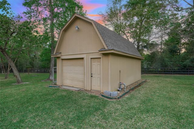 26205 Crown Ranch Boulevard, Montgomery, TX 77316