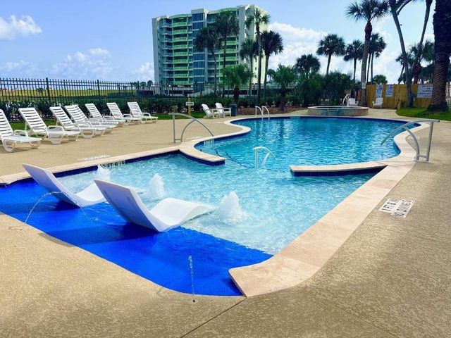 9520 Seawall Boulevard 332, Galveston, TX 77554