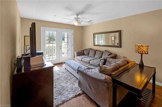 7102 W Friendly Avenue 108, Greensboro, NC 27410